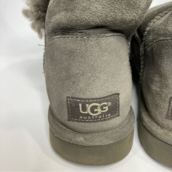 UGG Bailey Button gray suede boots size 8 - Picture 6 of 8